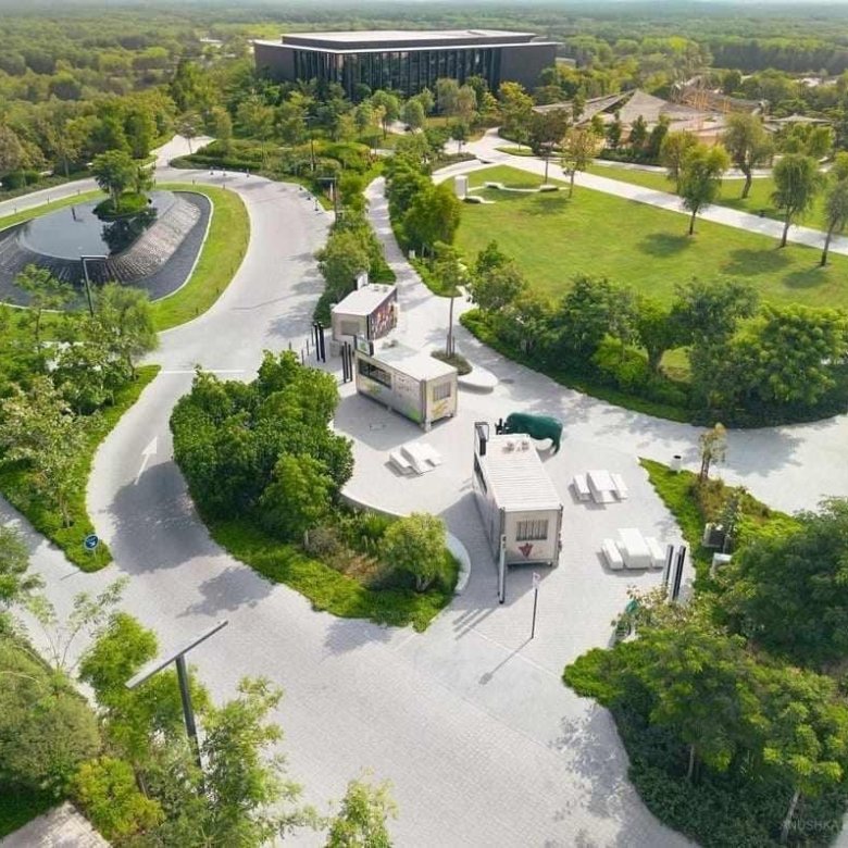 Vue aérienne du master community Masaar 3 entouré de végétation